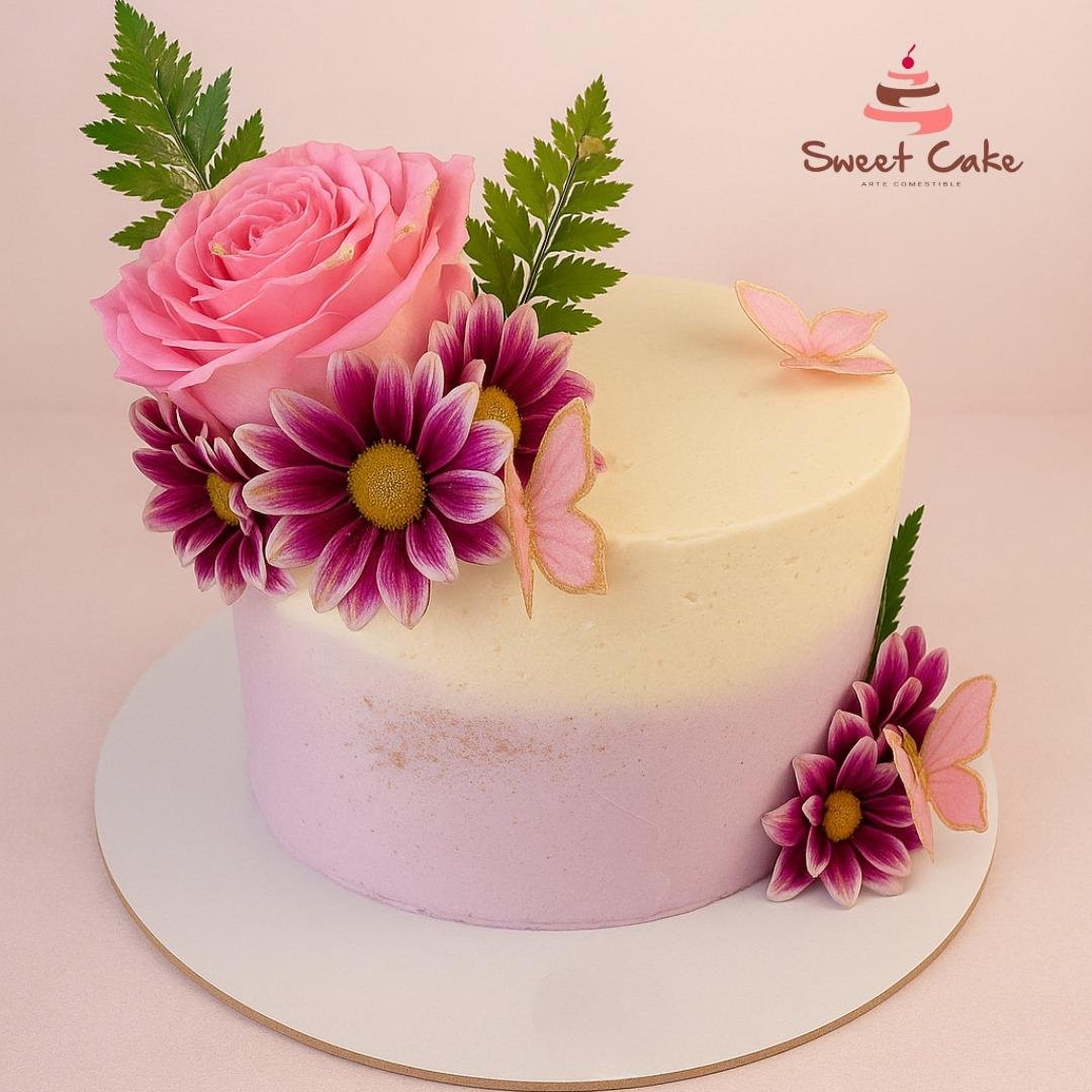 Torta con decoración floral